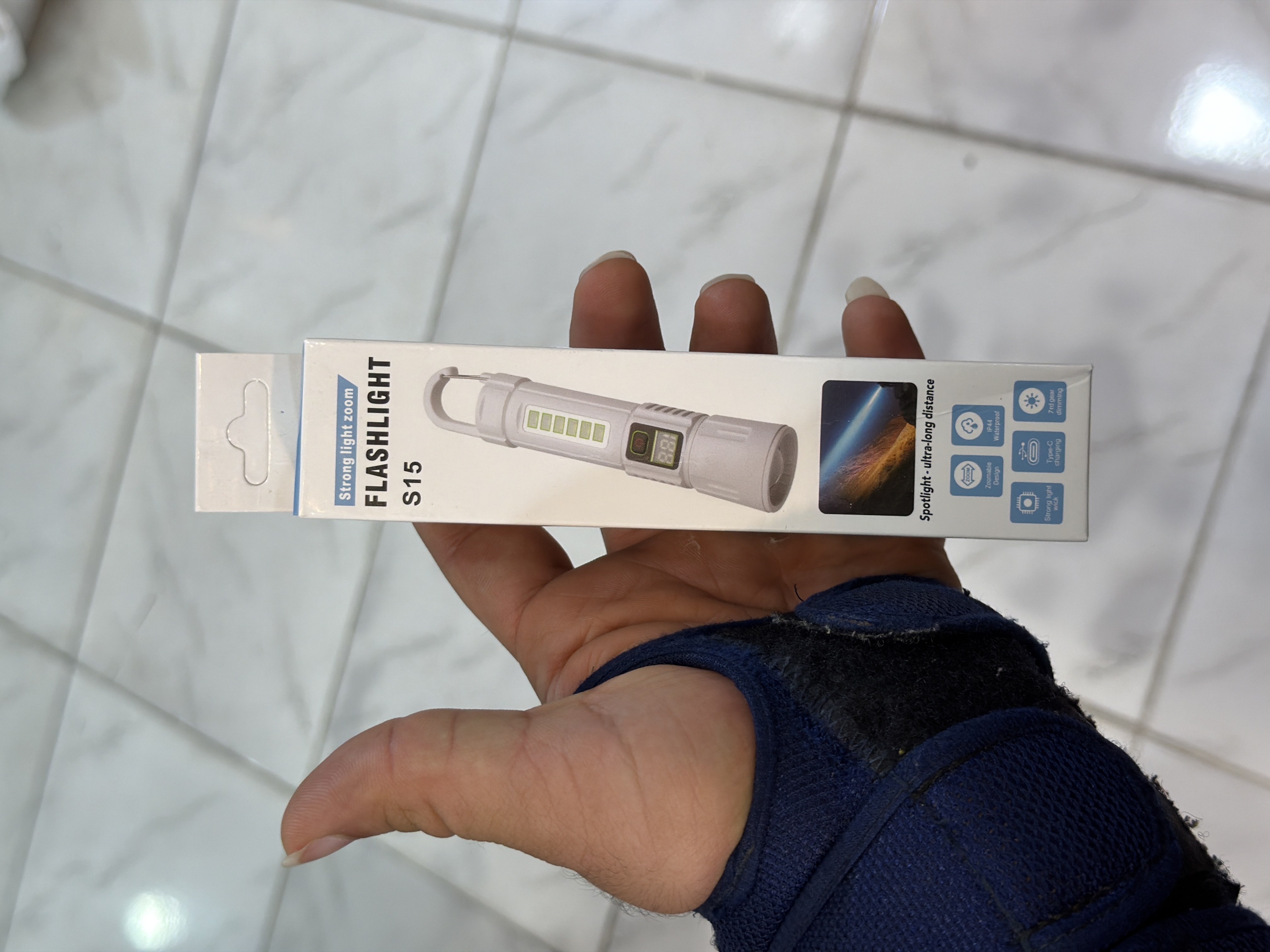 چراغ قوه زوم دارع  دستی